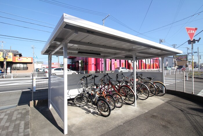 物件外観写真4　(駐輪場)