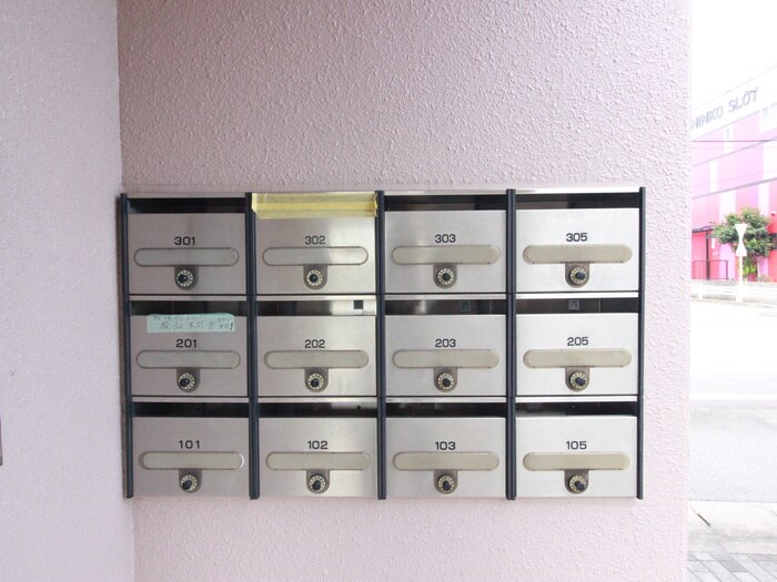 物件外観写真5　(エントランス部分)