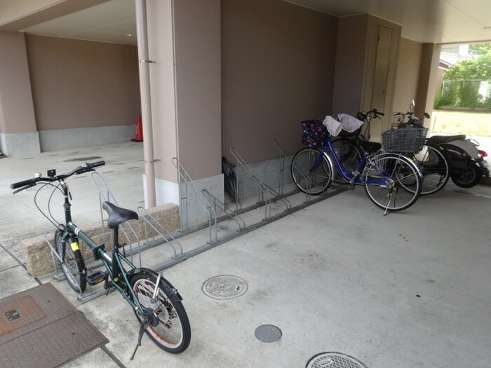 物件外観写真2　(駐輪場)