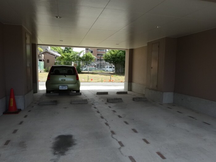 物件外観写真3　(駐車場)