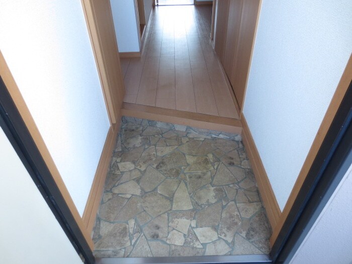 物件内観写真12　(玄関)