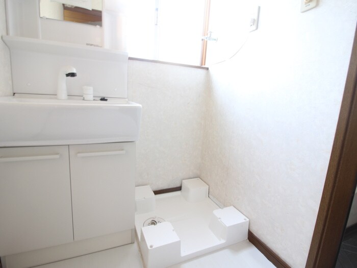 物件内観写真10　(洗濯機置場)