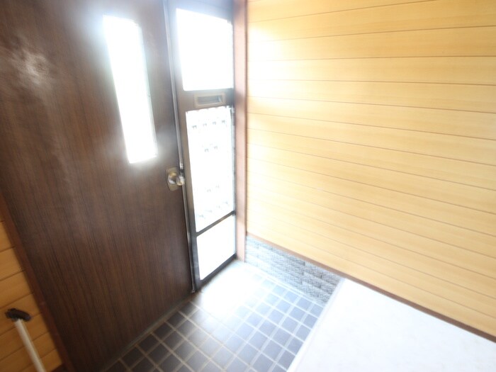 物件内観写真15　(玄関)