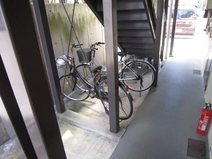 物件外観写真4　(駐輪場)