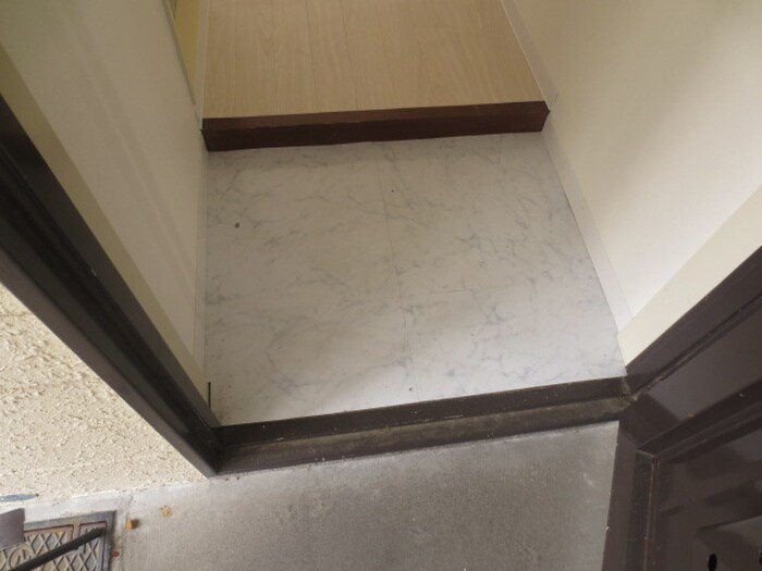 物件内観写真10　(玄関)