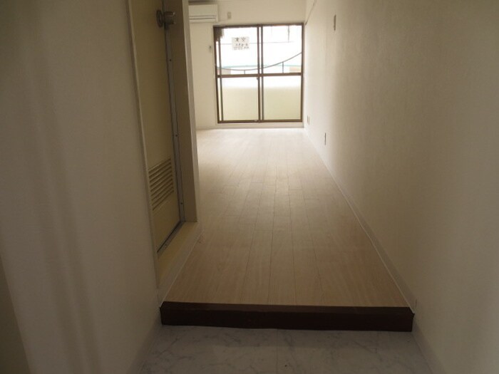 物件内観写真11　(廊下)