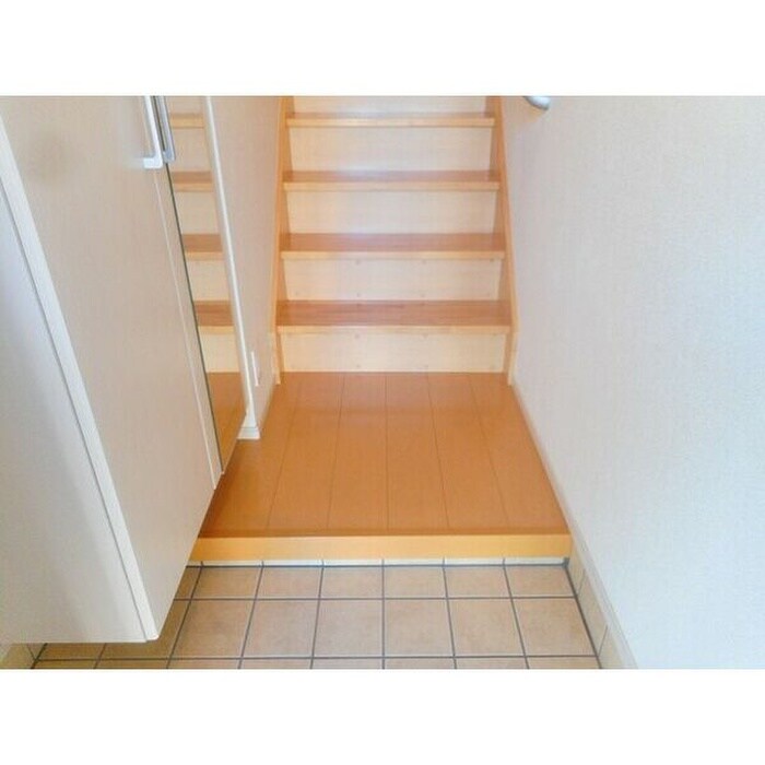 物件内観写真4　(玄関)