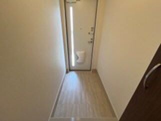 物件内観写真4　(玄関)