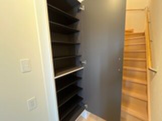 物件内観写真5　(靴箱)