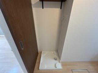 物件内観写真8　(洗濯機置場)