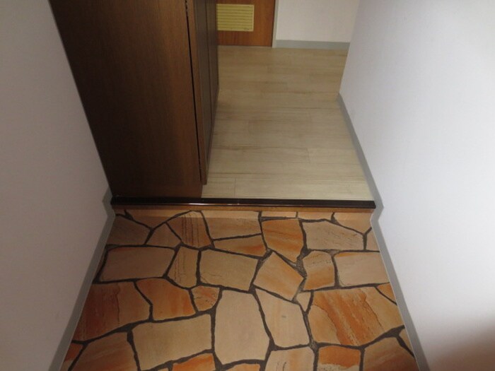 物件内観写真16　(玄関)