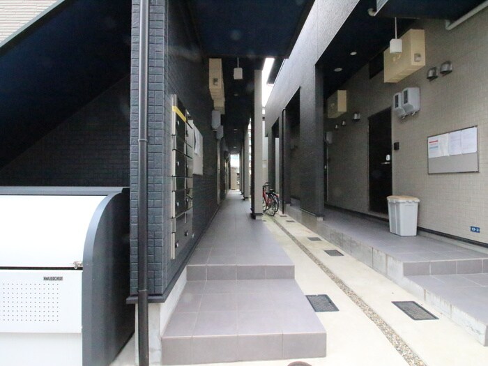 物件外観写真5　(エントランス部分)