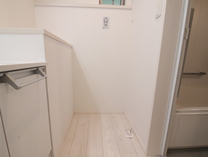 物件内観写真10　(洗濯機置場)