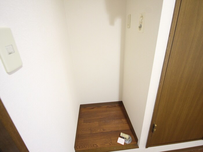 物件内観写真12　(洗濯機置場)