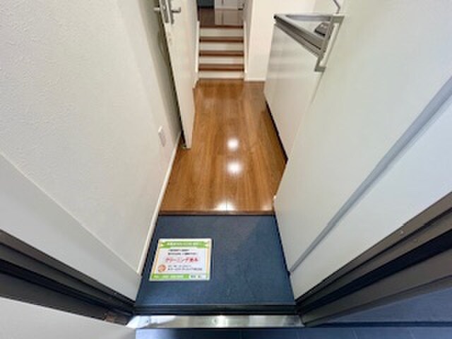 物件内観写真13　(玄関)