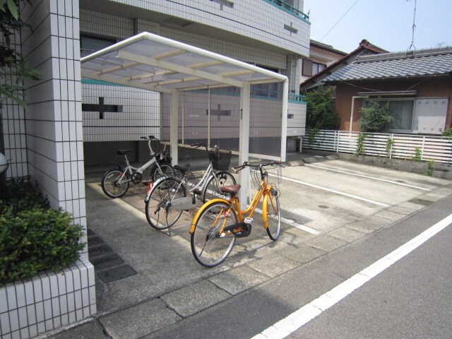 物件外観写真3　(駐輪場)