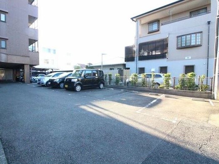 物件外観写真2　(駐車場)