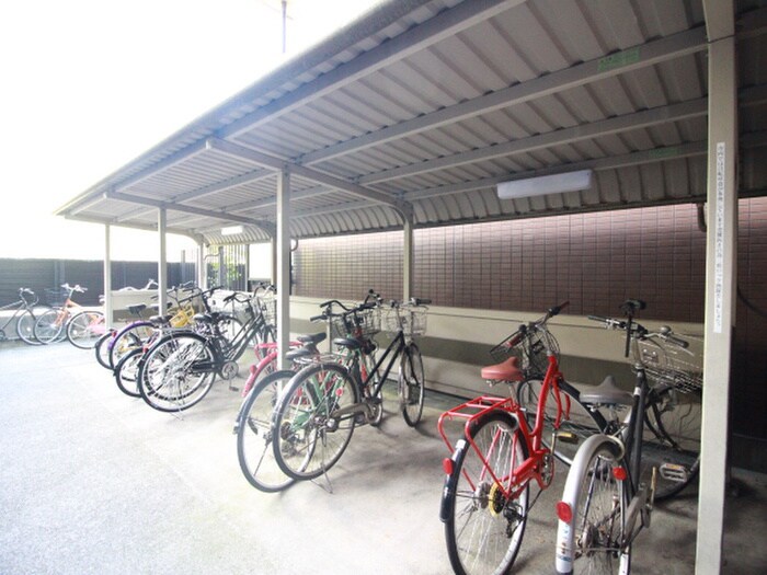 物件外観写真3　(駐輪場)