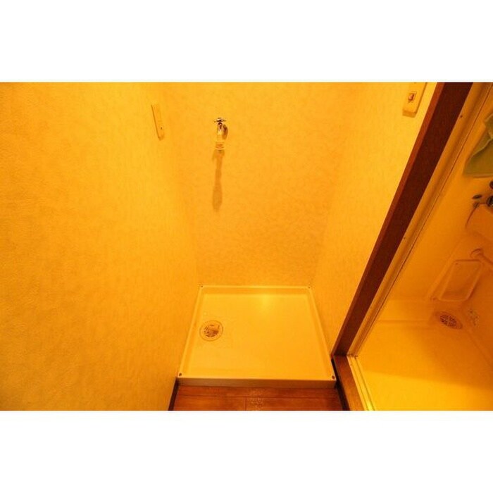 物件内観写真10　(洗濯機置場)