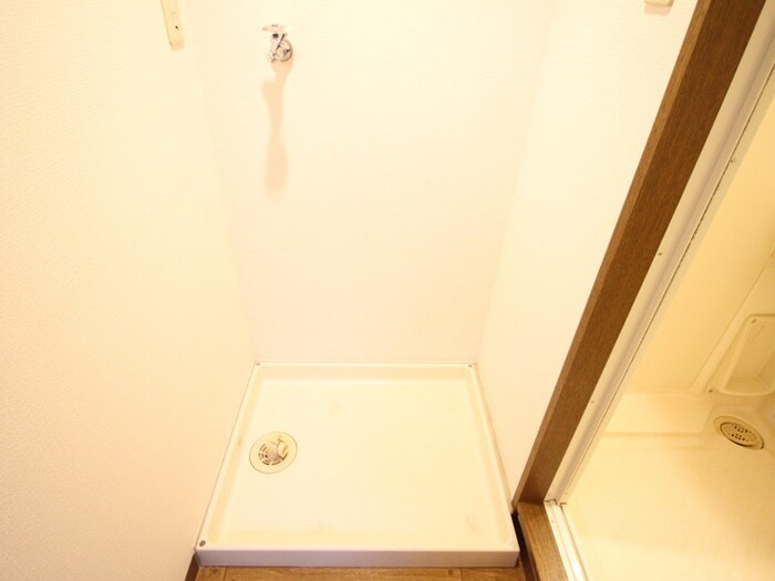 物件内観写真11　(洗濯機置場)