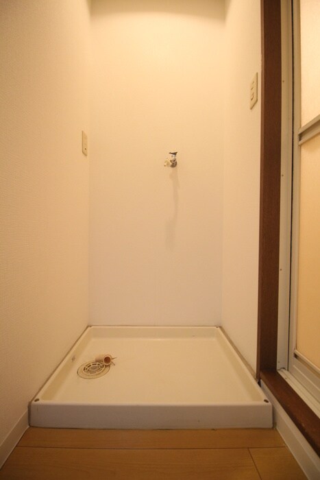 物件内観写真18　(洗濯機置場)