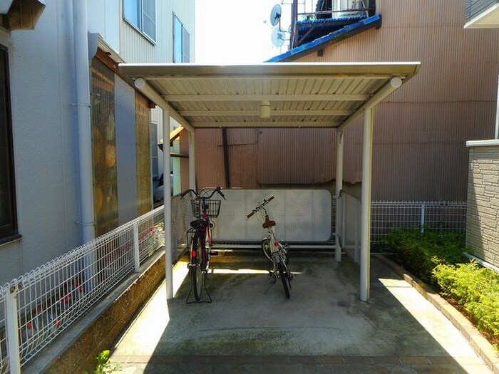 物件外観写真2　(駐輪場)