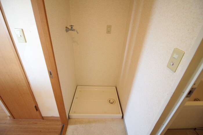 物件内観写真13　(洗濯機置場)