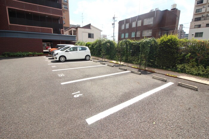 物件外観写真4　(駐車場)