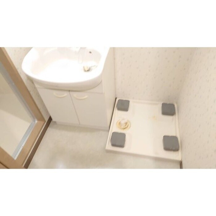 物件内観写真12　(洗濯機置場)