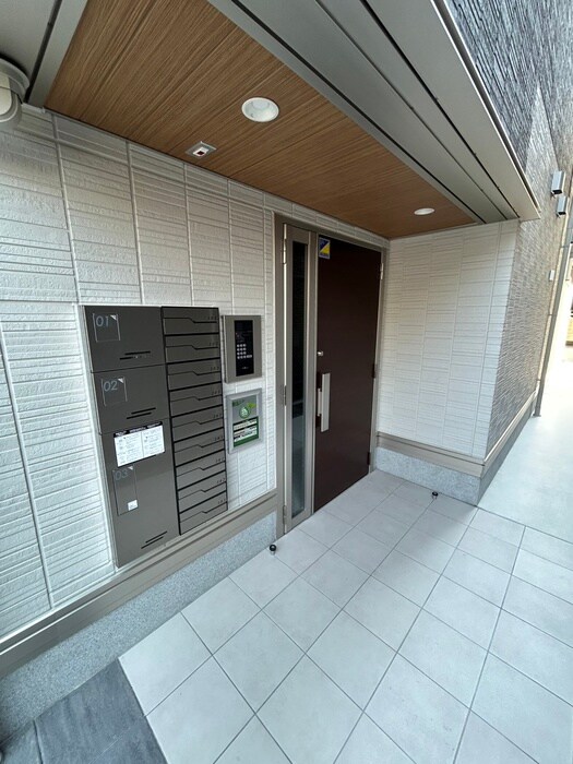 物件外観写真4　(エントランス部分)