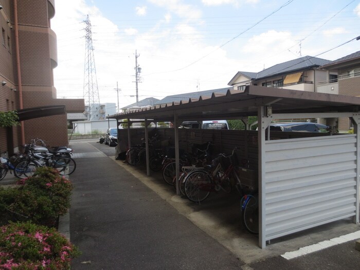 物件外観写真4　(駐輪場)