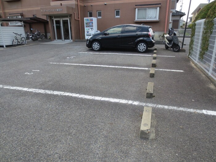 物件外観写真5　(駐車場)