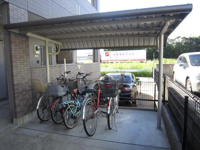 物件外観写真3　(駐輪場)