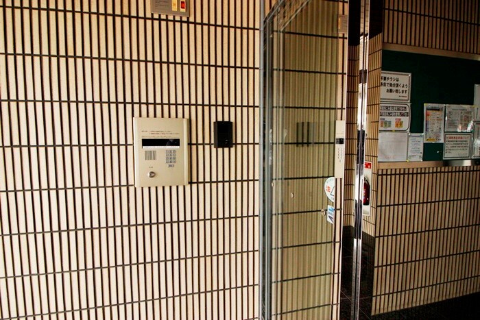 物件外観写真5　(エントランス部分)