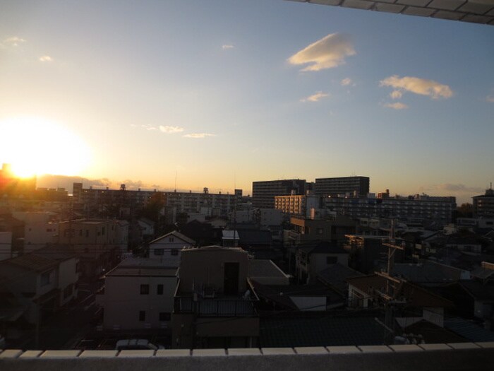 物件内観写真16　(室内からの展望)