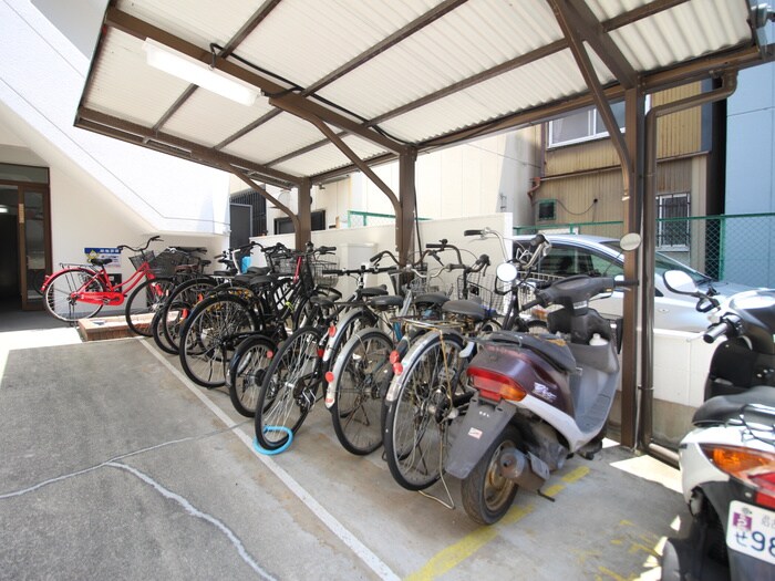 物件外観写真3　(駐輪場)