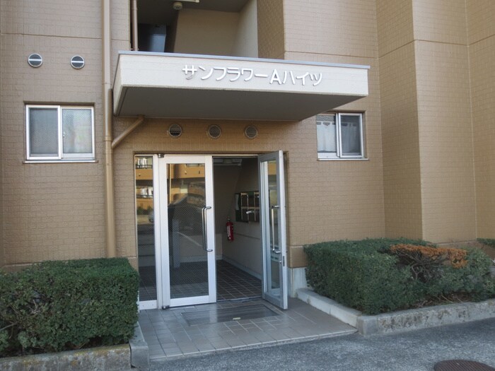 物件外観写真3　(エントランス部分)