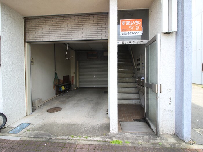 物件外観写真4　(エントランス部分)