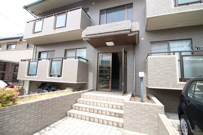 物件外観写真4　(エントランス部分)