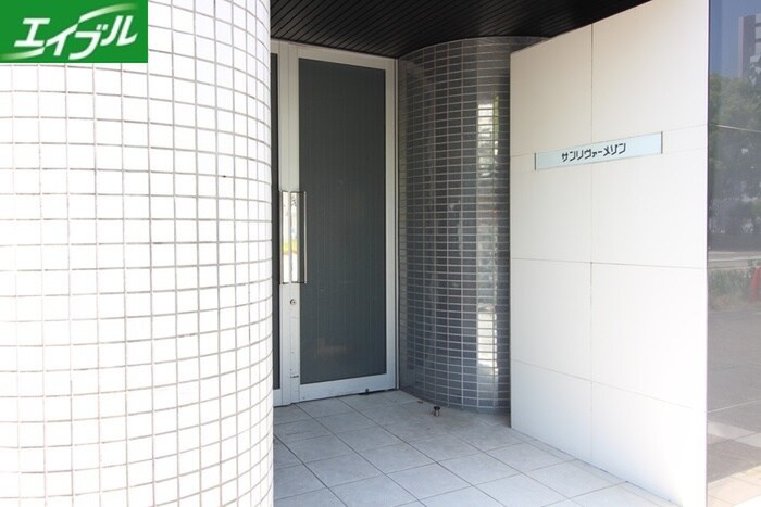 物件外観写真2　(エントランス部分)