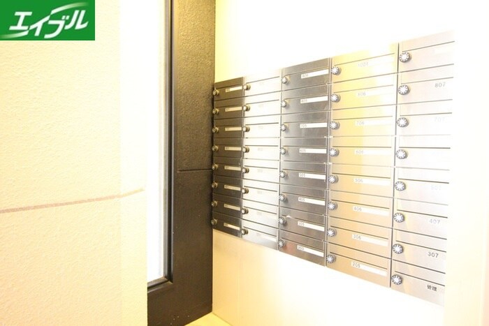 物件外観写真5　(エントランス部分)