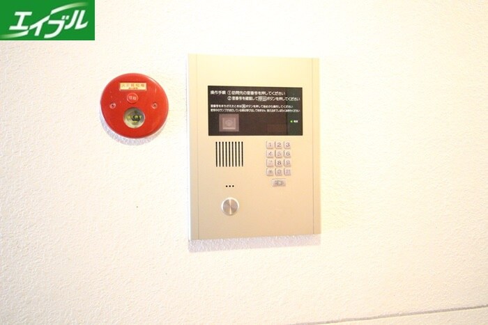 物件外観写真6　(エントランス部分)