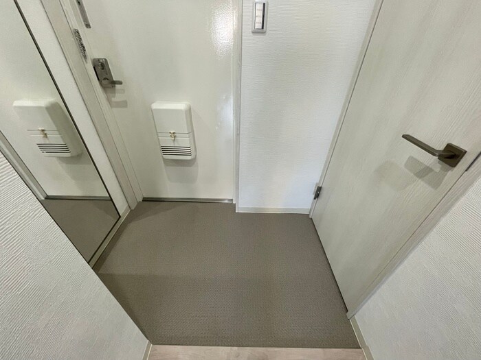 物件内観写真16　(玄関)