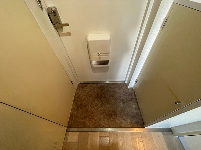 物件内観写真16　(玄関)