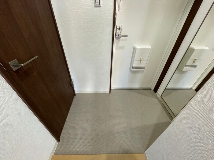 物件内観写真16　(玄関)