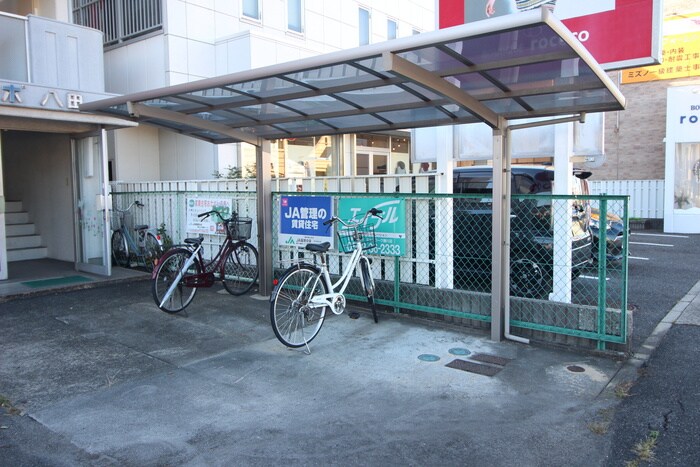 物件外観写真4　(駐輪場)