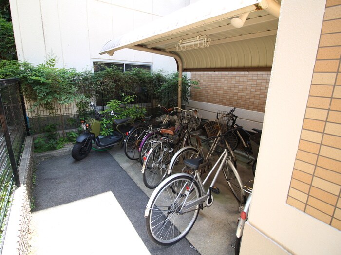物件外観写真5　(駐輪場)