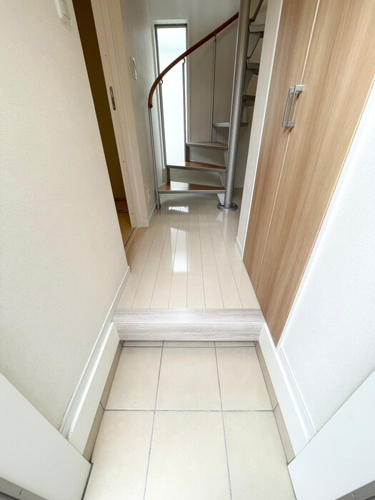 物件内観写真17　(玄関)