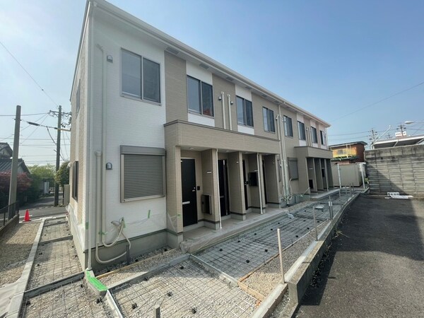 建築中