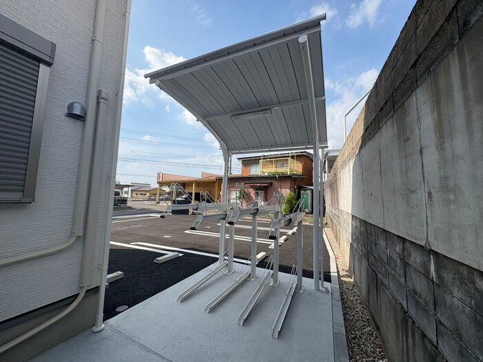 物件外観写真5　(駐輪場)